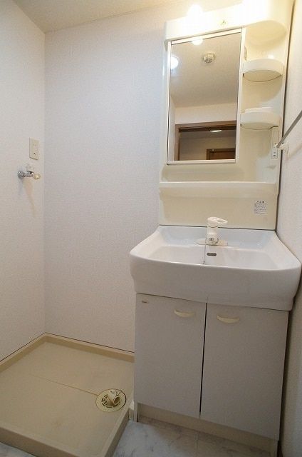 西武新宿線 新狭山駅 徒歩2分 3階建 築24年の内装写真