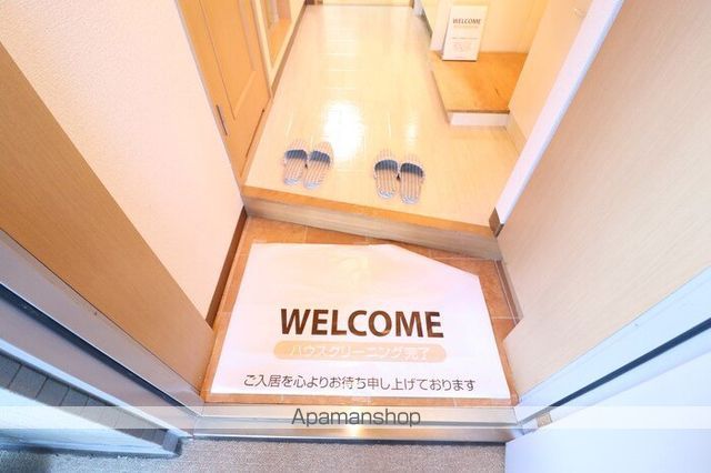 東武野田線 運河駅 徒歩11分 3階建 築30年の玄関写真
