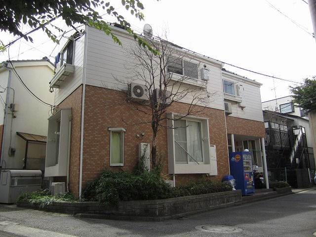 建物外観　ツートンのオシャレな木造住宅。