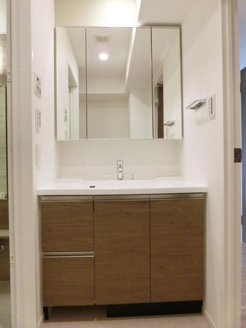 洗面設備　※写真は同タイプ住戸です。