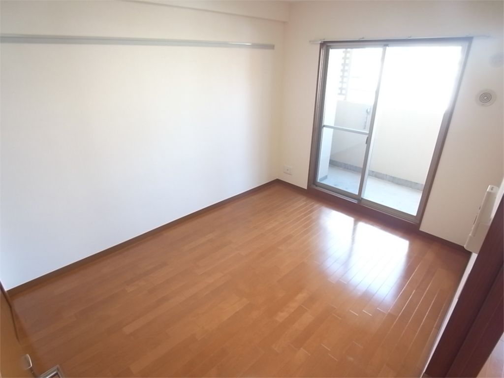 その他　リビングの隣のお部屋からもベランダへ＾＾