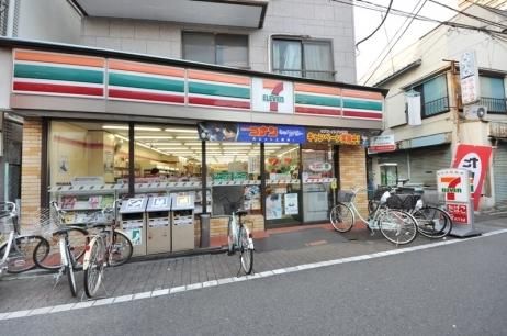 コンビニ　セブンイレブン（コンビニ）まで240m