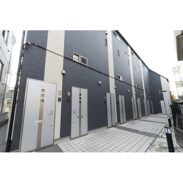 建物外観　藍色にグレーの模様を施した、シックな外観！照明、監視カメラも