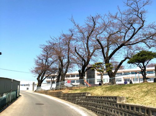 小学校　紫波町立日詰小学校（小学校）まで570m