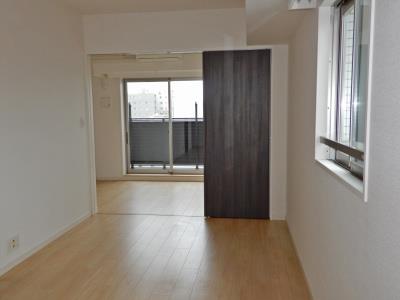 Pearl Court Tsurumiの居間写真