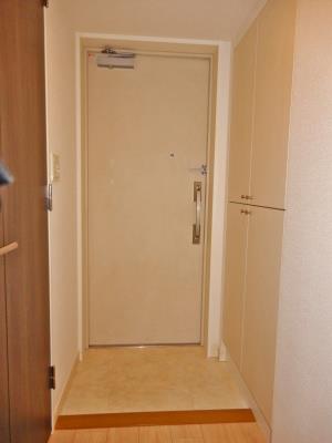 Pearl Court Tsurumiの玄関写真