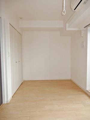 Pearl Court Tsurumiの居間写真