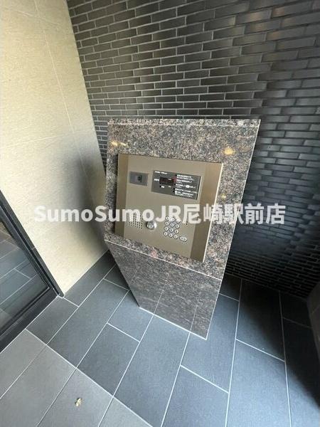 エントランス　建物の内部です