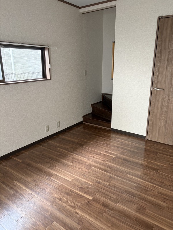 東日暮里5丁目戸建の居間写真