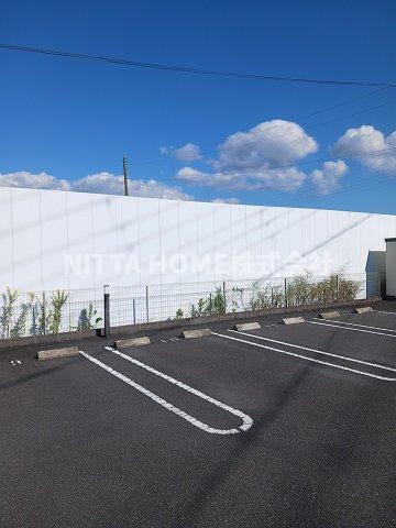 駐車場　敷地内に駐車場2台分の確保があります☆