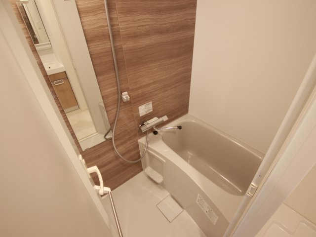 バス・シャワールーム　※同タイプ、別のお部屋の参考写真です。