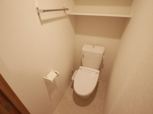 トイレ　※同タイプ、別のお部屋の参考写真です。