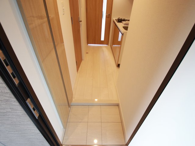 玄関　※同タイプ、別のお部屋の参考写真です。