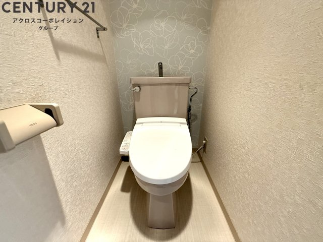 トイレ　温水洗浄便座付きのトイレです♪