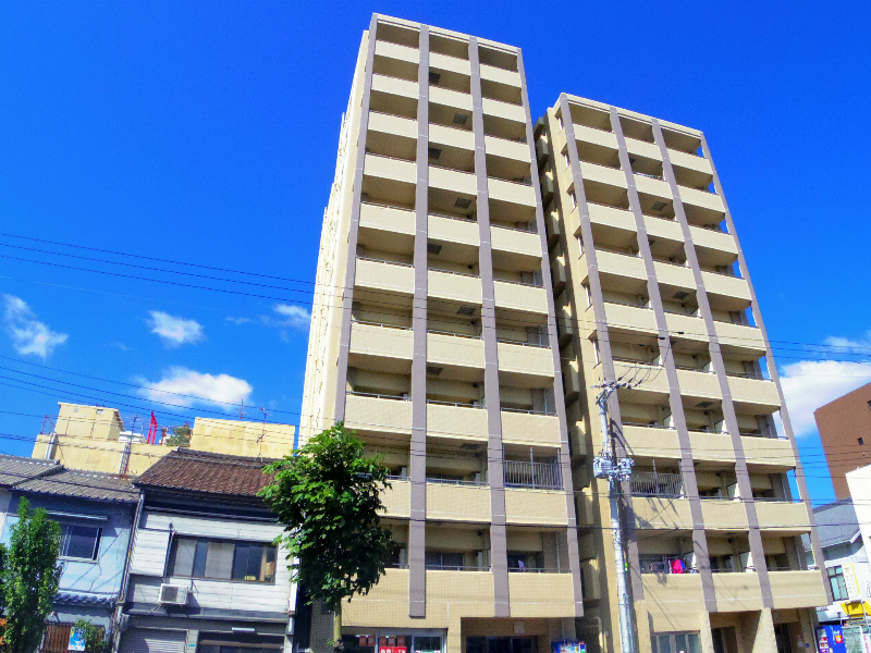建物外観　タイル張りの外観