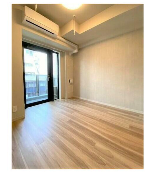居室・リビング　大きな窓で明るいお部屋です。