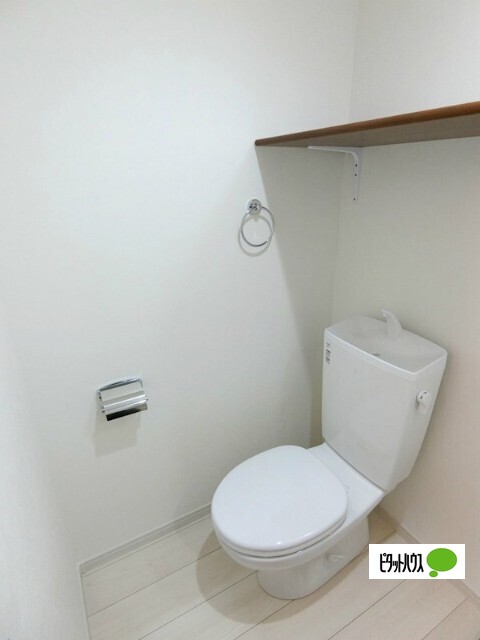 相鉄本線 西横浜駅 徒歩10分 2階建 築8年のトイレ写真