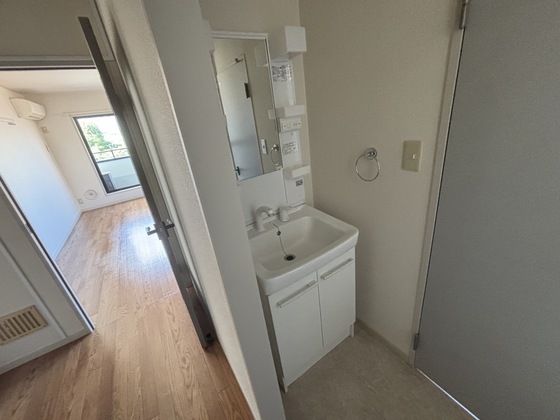 洗面設備　※別部屋の写真です