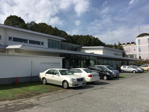 図書館　三木市立中央図書館（図書館）まで1183m