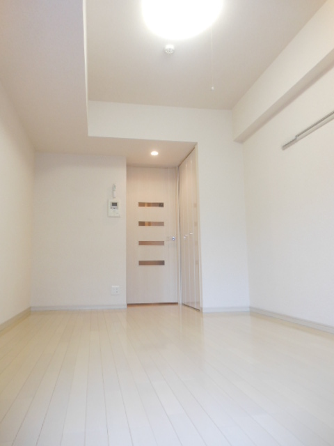 居室・リビング　こちらの居間で趣味の時間をお楽しみください