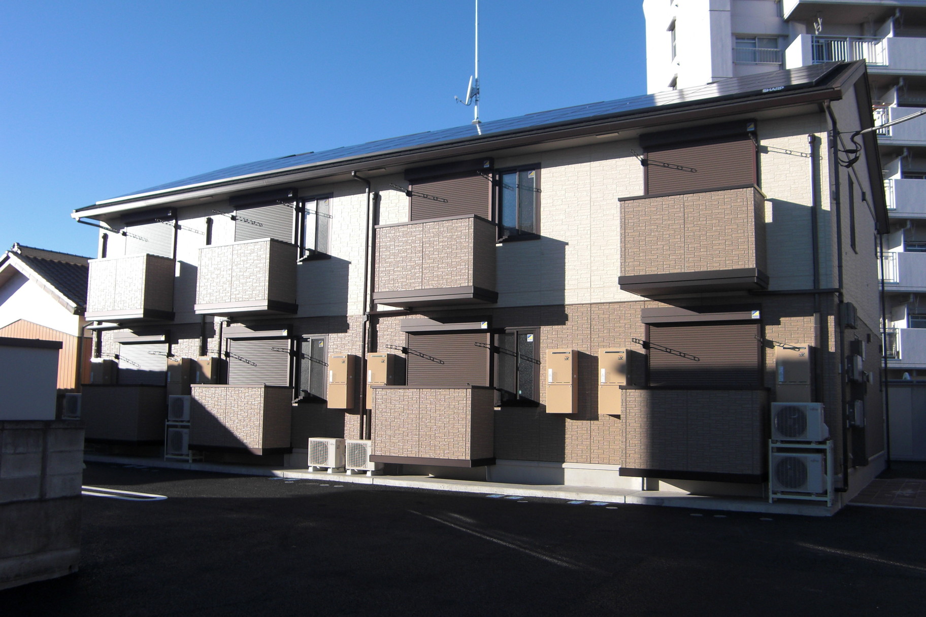 建物外観　単身者向け1LDKです。新栃木駅まで徒歩7分。