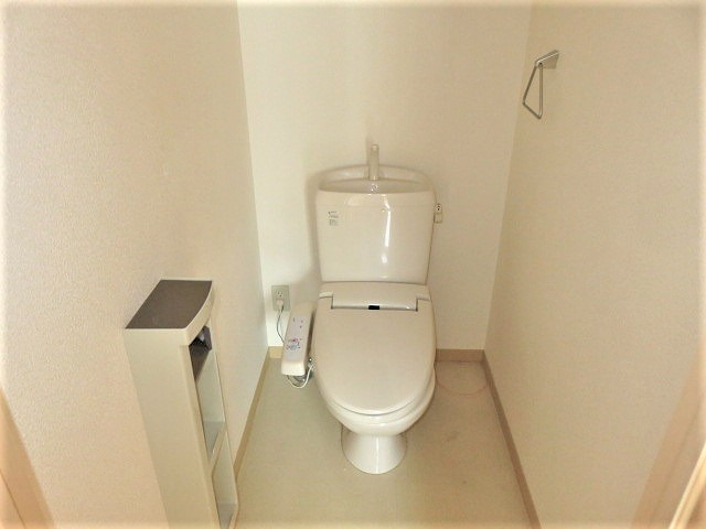 【富谷市成田のアパートのトイレ】