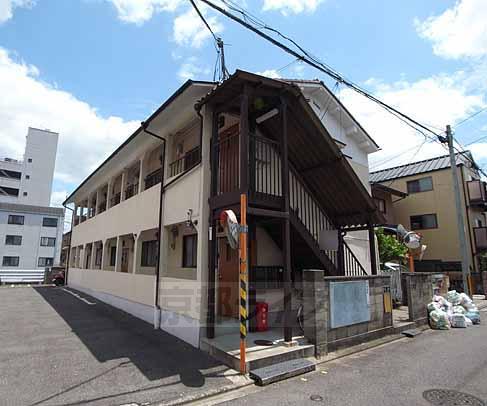京都市伏見区問屋町のアパートの建物外観