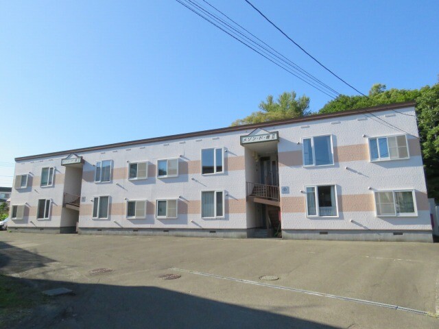 札幌市南区川沿十一条のアパートの建物外観