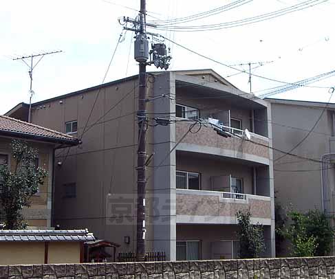 京都市右京区梅津東構口町のマンションの建物外観
