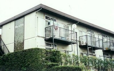 横浜市都筑区すみれが丘のアパートの建物外観