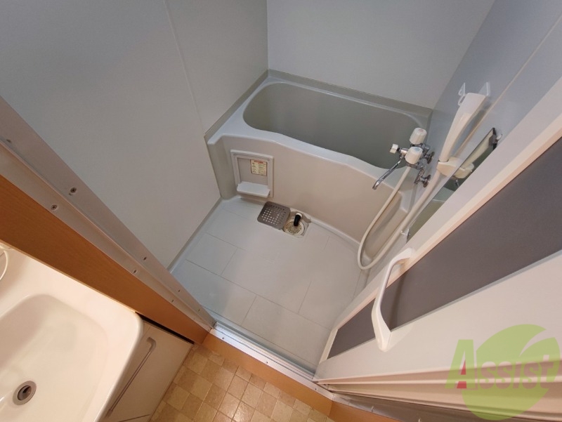 バス・シャワールーム　お風呂になります。一日の疲れを癒してくださいね。