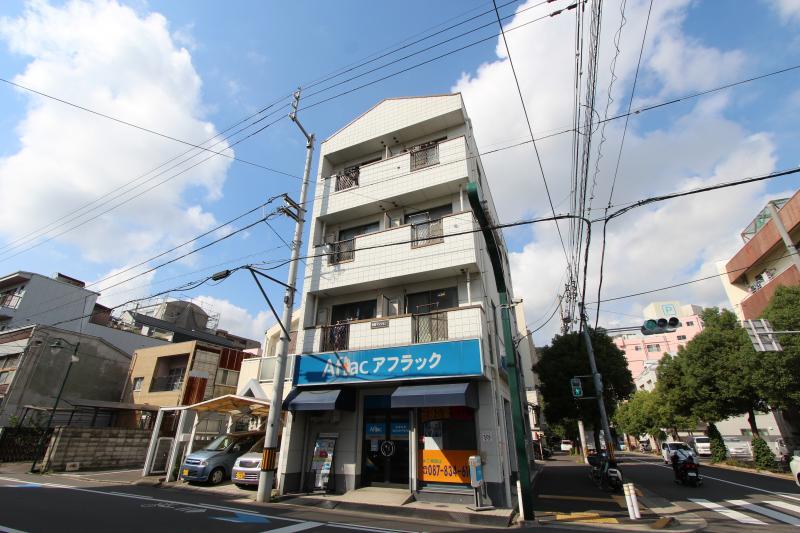 【高松市栗林町のアパートの建物外観】