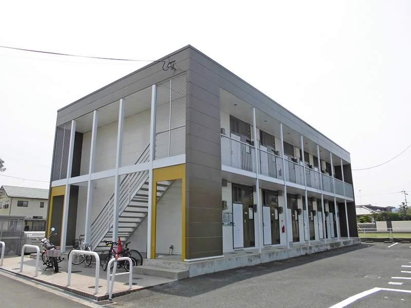 【高松市仏生山町のアパートの建物外観】