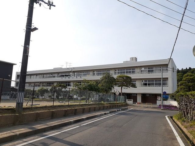 【日向ハイツの小学校】