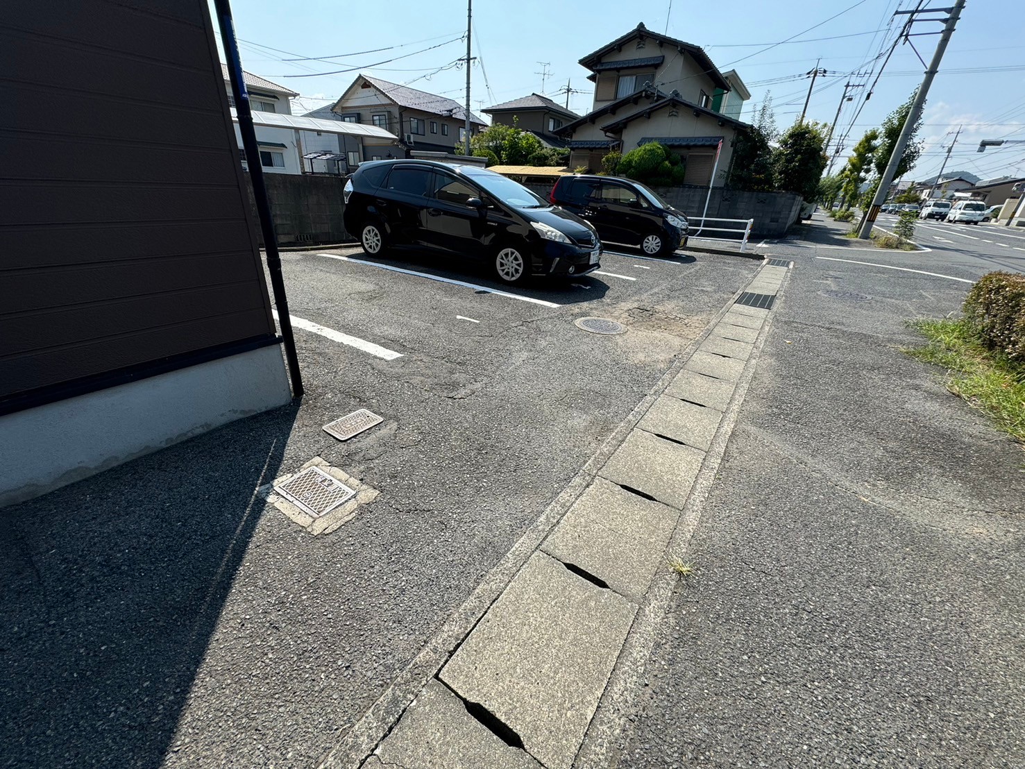 【ホワイトコーポIIIの駐車場】