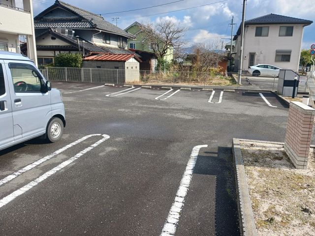 【福知山市字堀のアパートの駐車場】