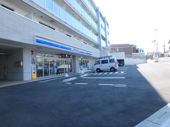 コンビニ　ローソン 宮前神木本町三丁目店（コンビニ）まで532m