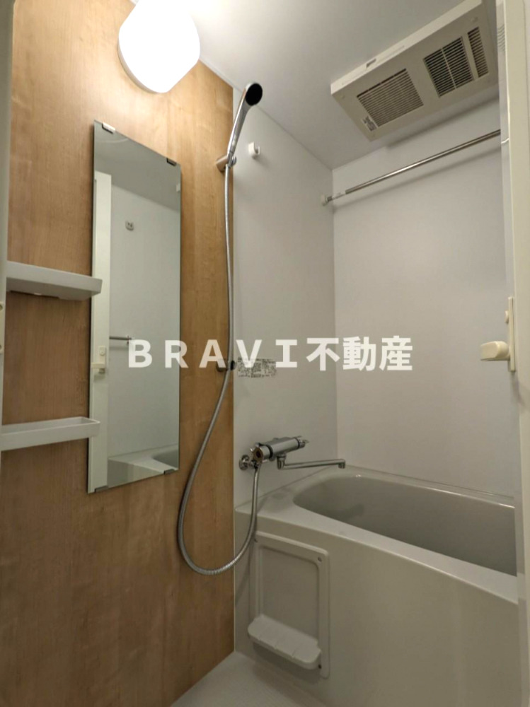 バス・シャワールーム　【コンフォリア・リヴ北久宝寺Q】浴室乾燥機付きのお風呂