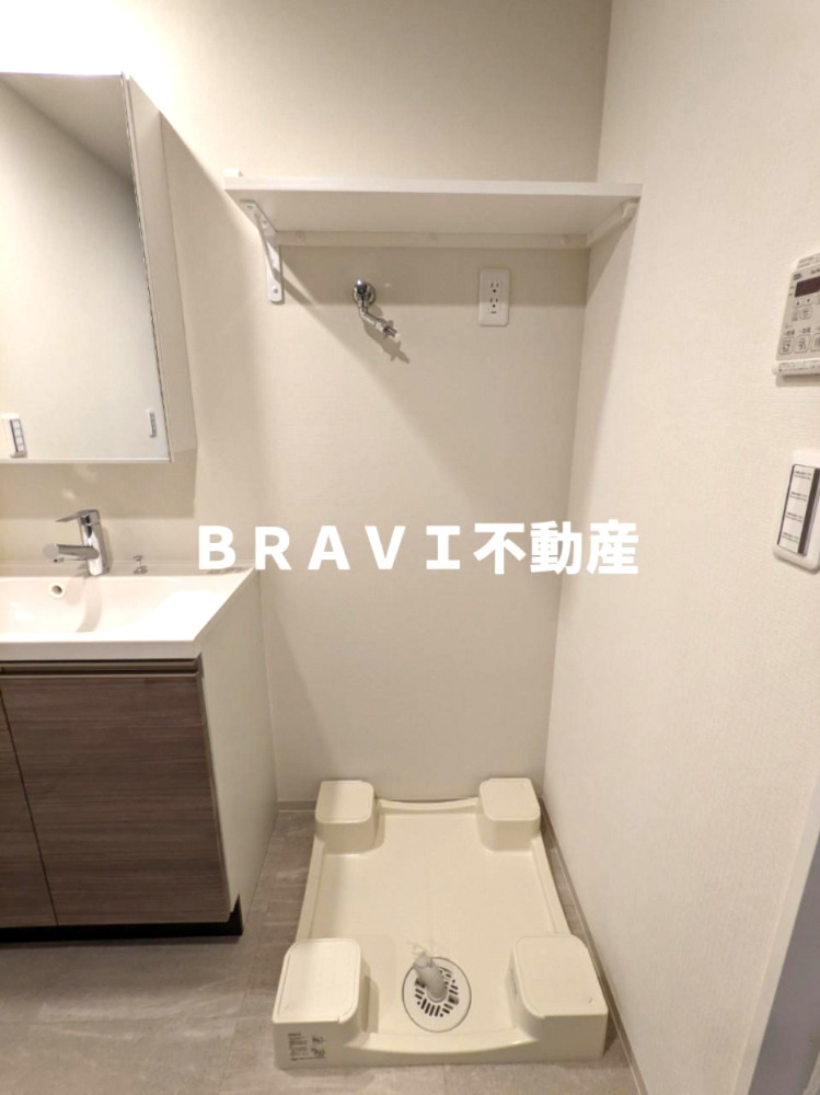 その他設備　【コンフォリア・リヴ北久宝寺Q】洗濯機置場