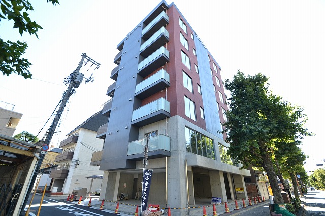 ベンハウス西川緑道公園の建物外観