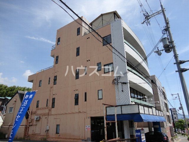 京都市西京区樫原盆山のマンションの建物外観