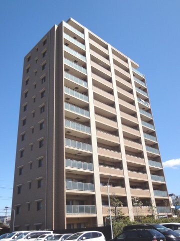 草加市旭町のマンションの建物外観