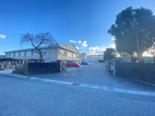 中学校　松阪市立中部中学校（中学校）まで2040m