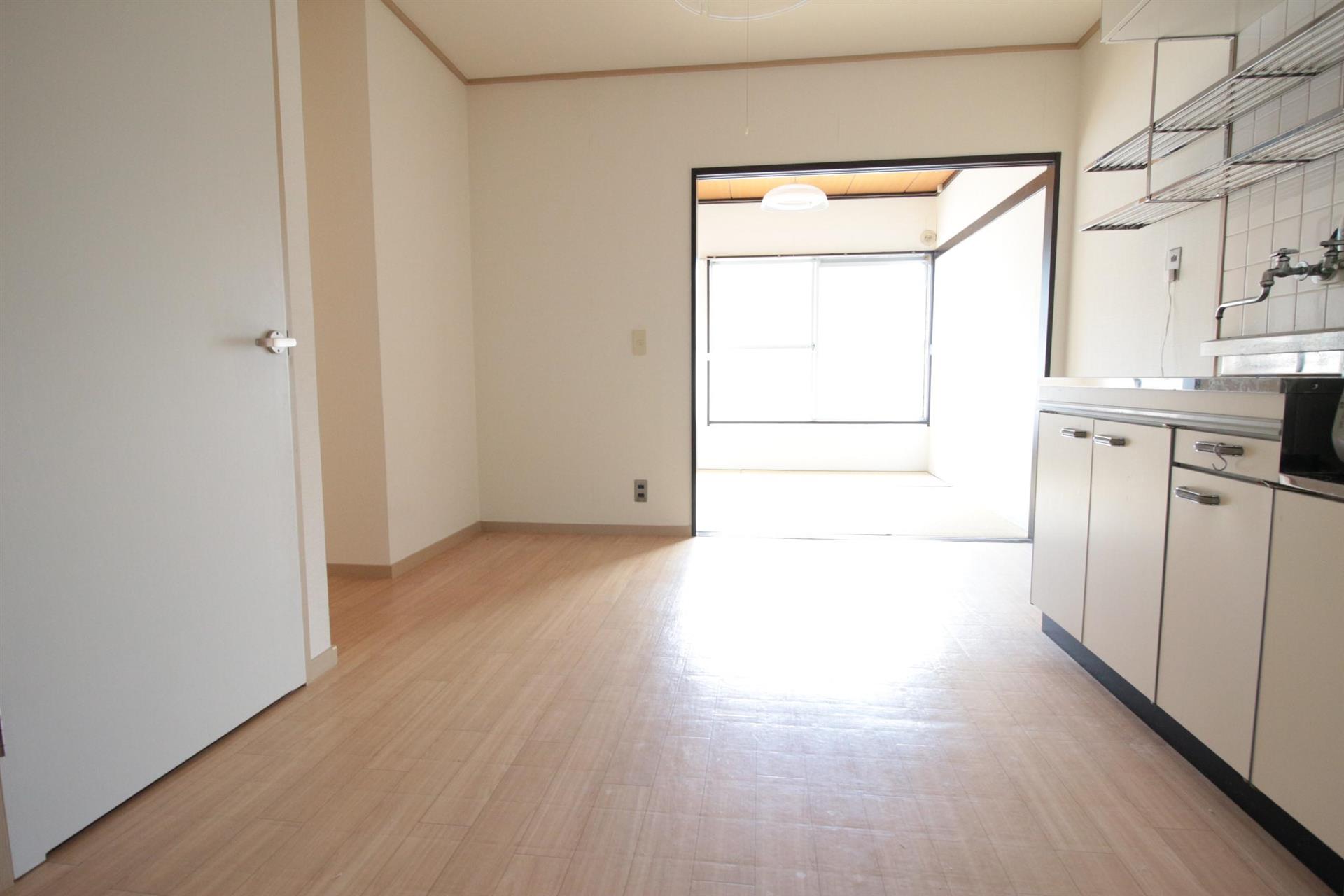 キッチン　ダイニングキッチン