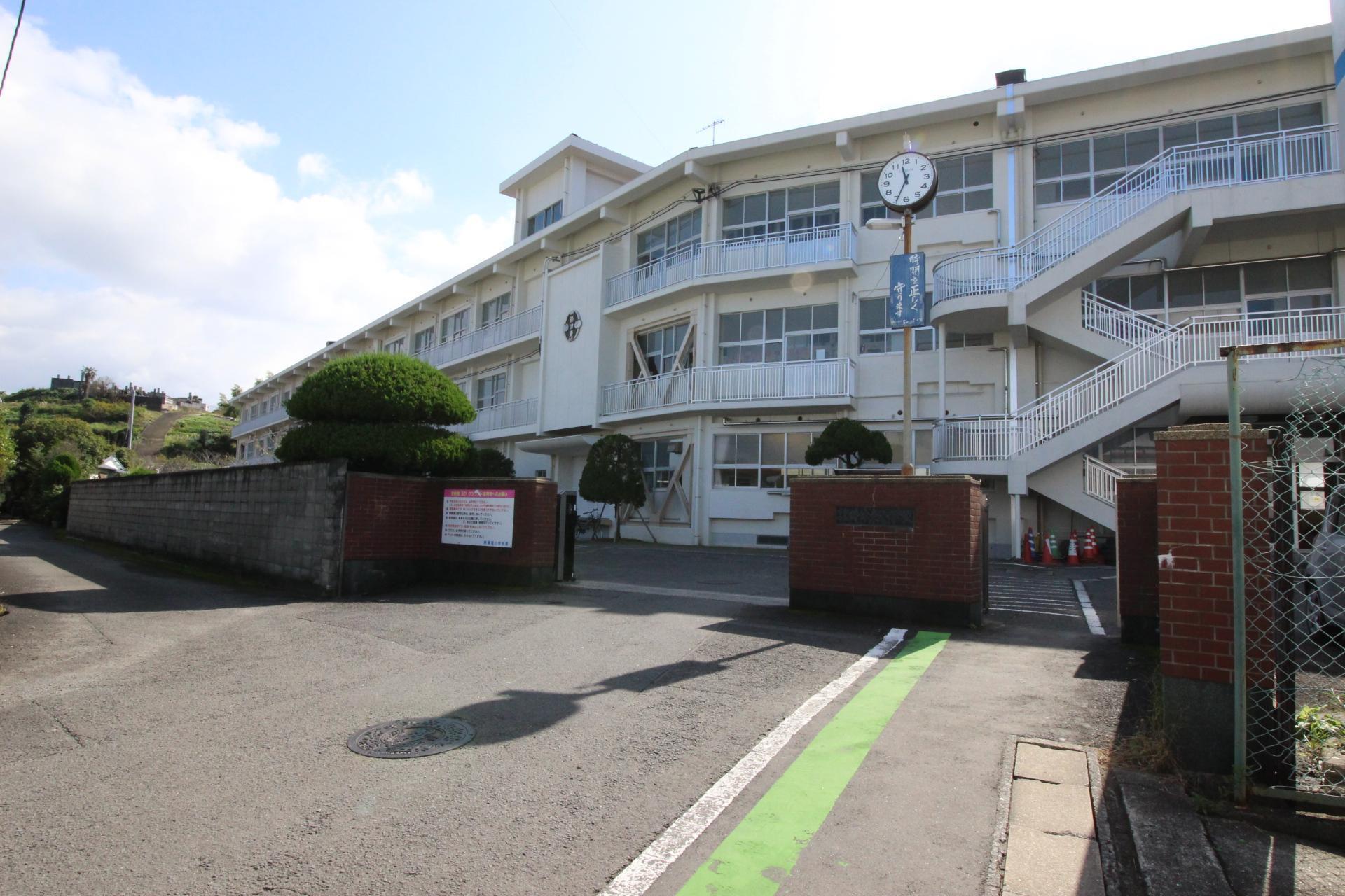 小学校　時津東小学校（小学校）まで529m