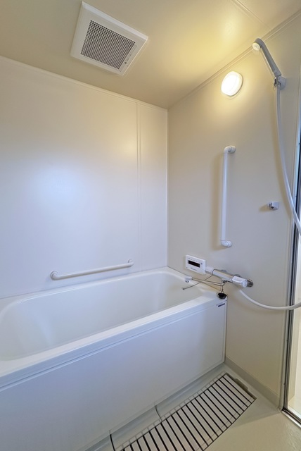 バス・シャワールーム　自動お湯張り機能付きのお風呂