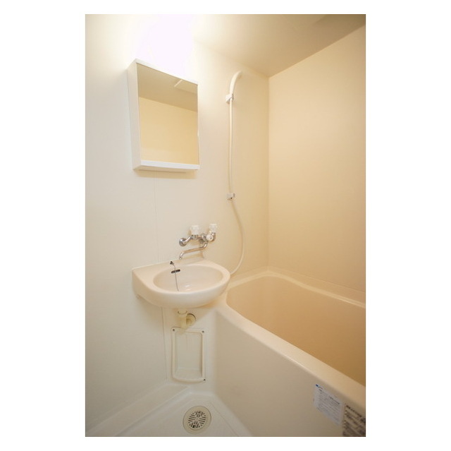 バス・シャワールーム　清潔感のあるバスルーム