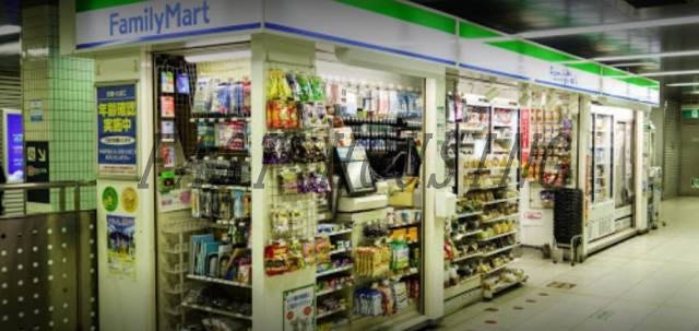 コンビニ　ファミリーマート 都営線若松河田駅店（コンビニ）まで657m