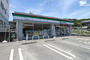 コンビニ　ファミリーマート高知万々店（コンビニ）まで742m