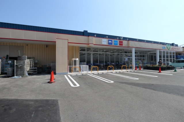 ドラックストア　よどやドラッグ高知福井店（ドラッグストア）まで638m